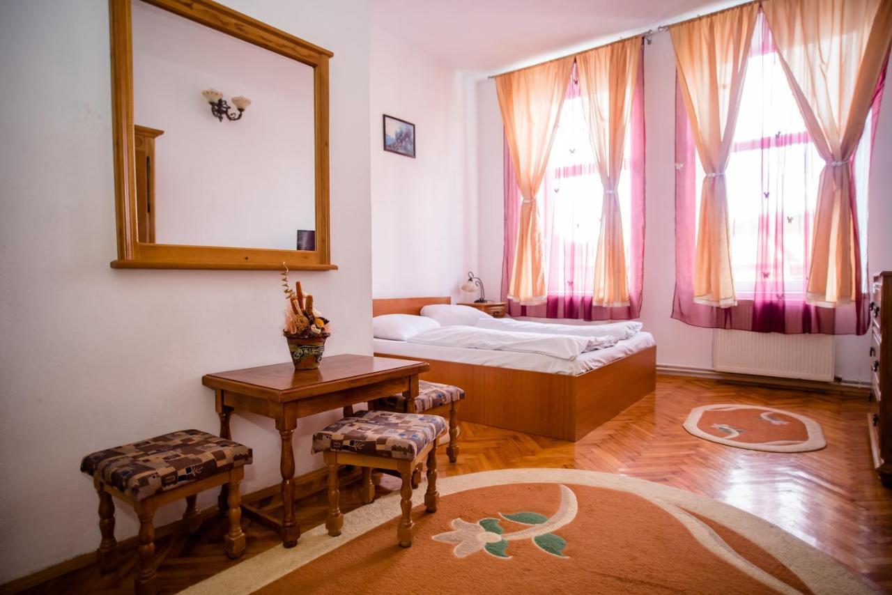 Hotel Marion Dumbraveni  Extérieur photo
