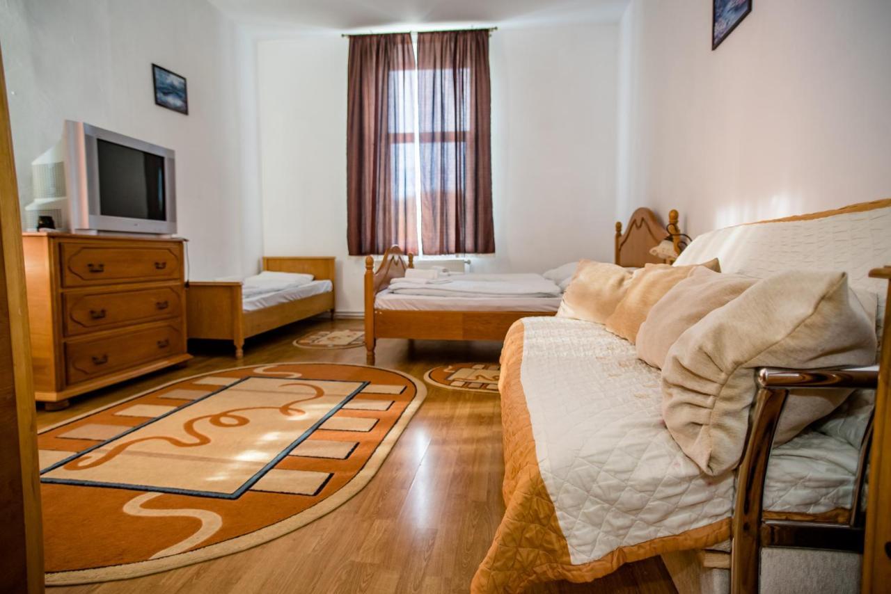Hotel Marion Dumbraveni  Extérieur photo