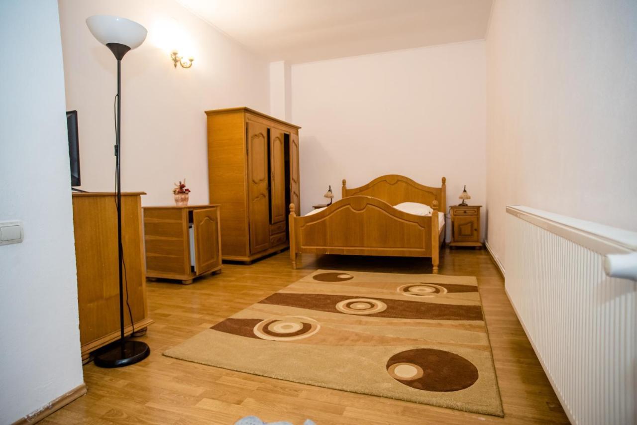 Hotel Marion Dumbraveni  Extérieur photo