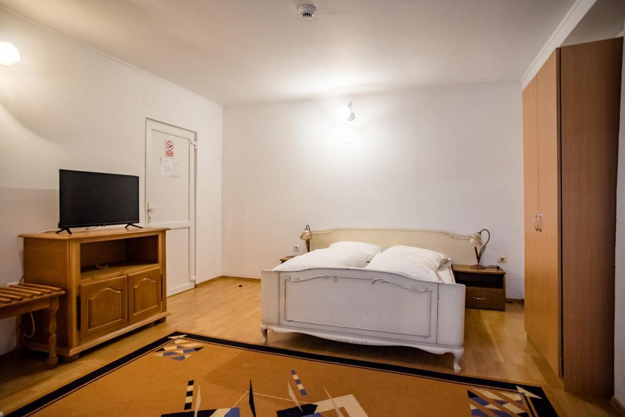 Hotel Marion Dumbraveni  Extérieur photo