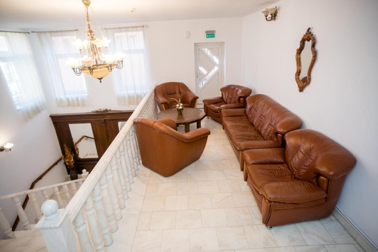 Hotel Marion Dumbraveni  Extérieur photo