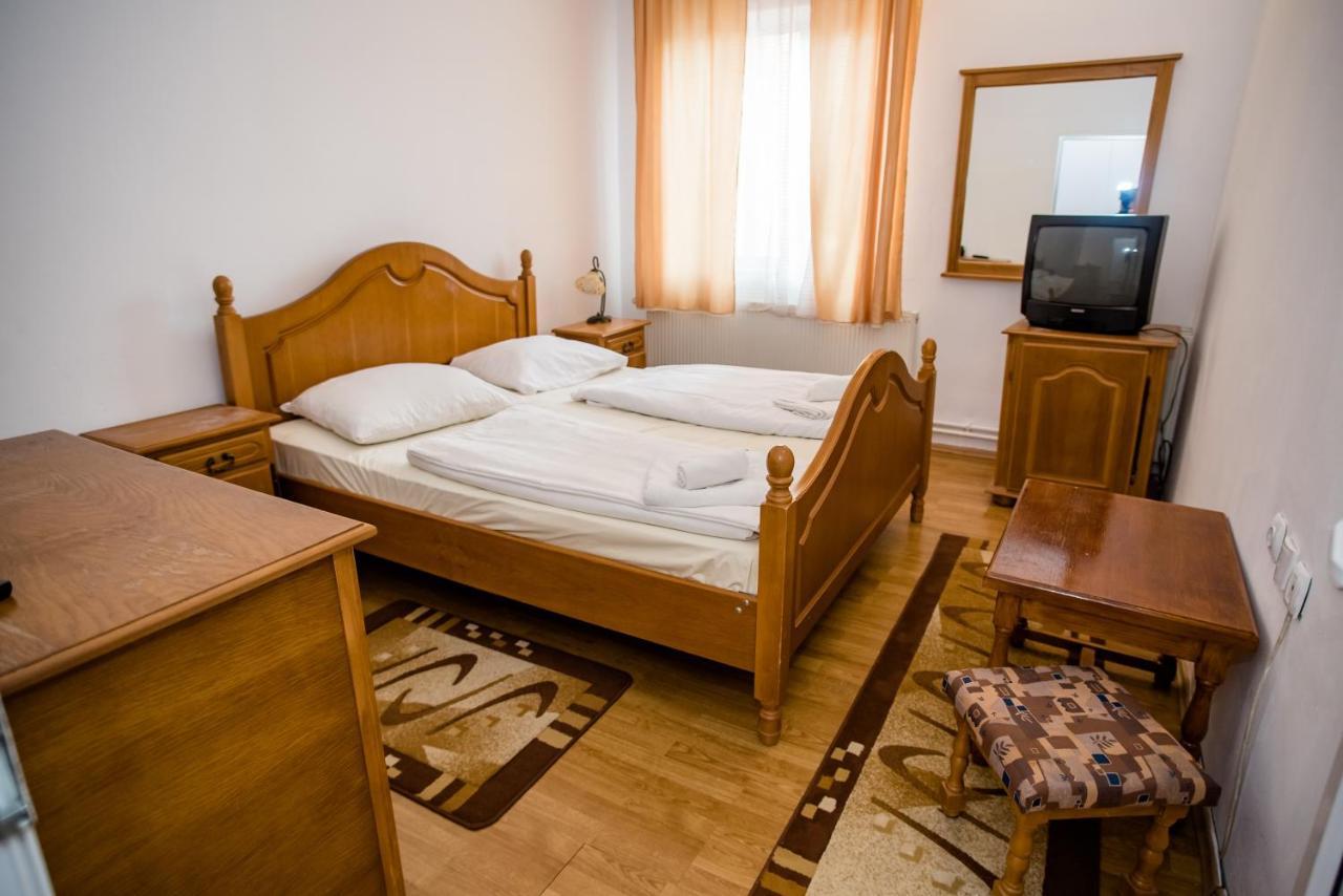 Hotel Marion Dumbraveni  Extérieur photo