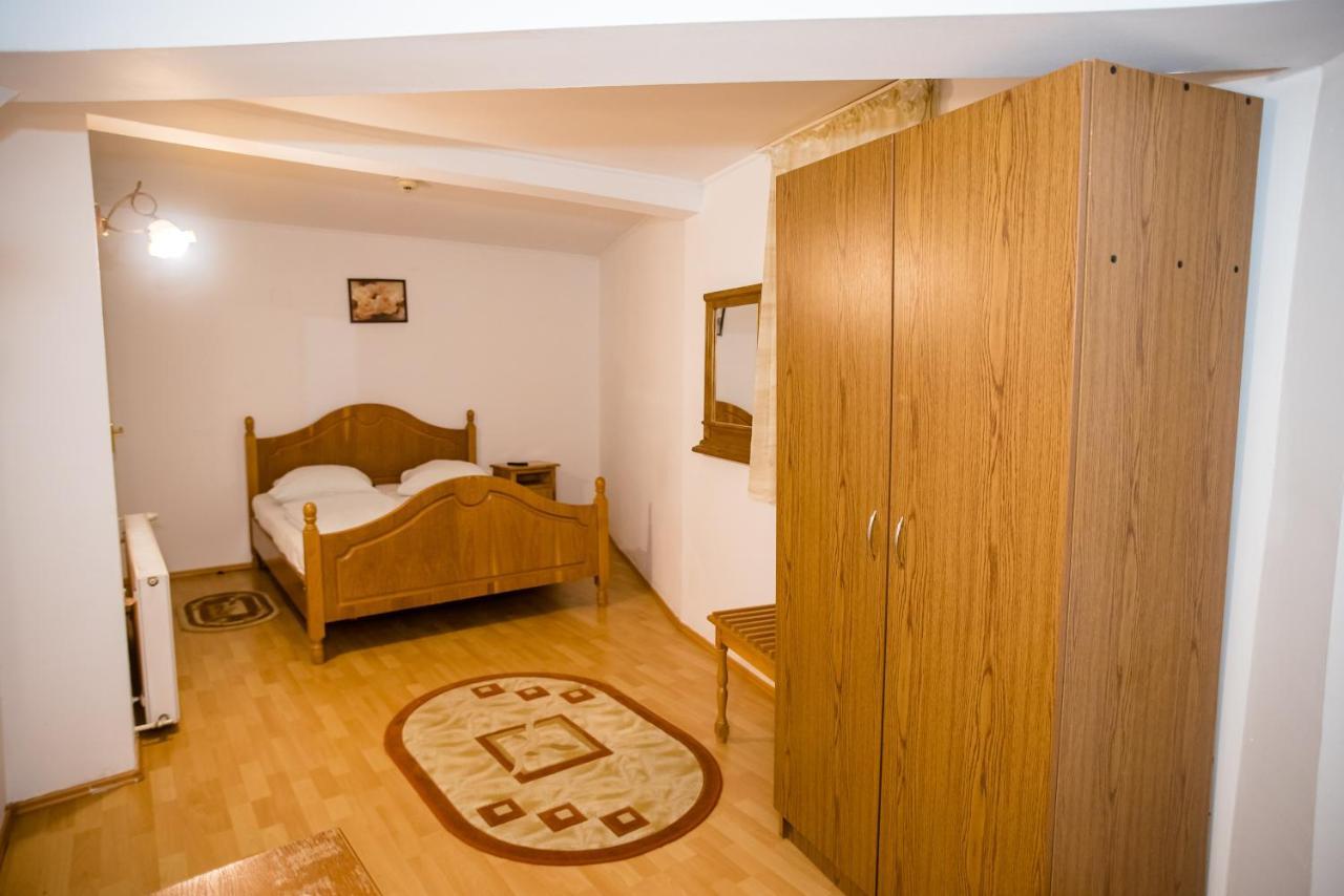 Hotel Marion Dumbraveni  Extérieur photo