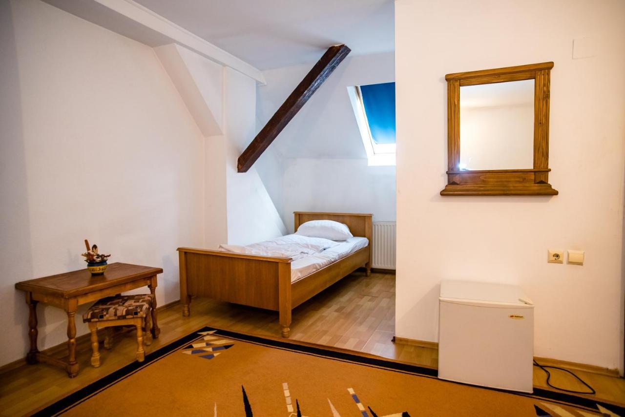 Hotel Marion Dumbraveni  Extérieur photo